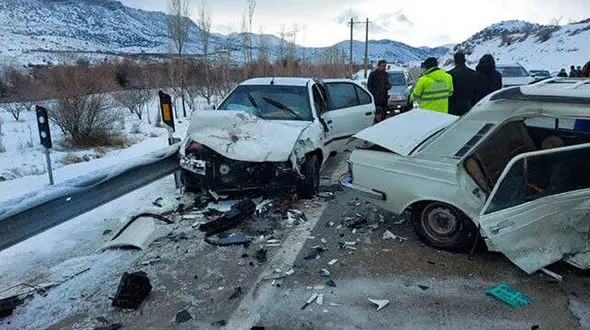 یک کشته و ۶ مصدوم در پی برخورد سمند و پیکان در محور "یاسوج- شیراز" + عکس