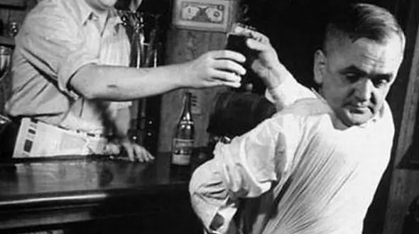 این مرد جغد بود/ حرکات شگفت آور این مرد همه را شوکه کرد+ تصاویر