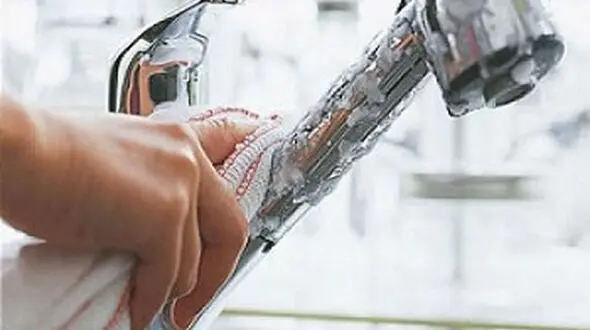 با چند ترفند خانگی شیرآلات منزل تان را مانند روز اول برق بیاندازید.