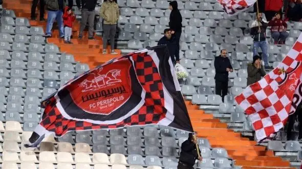 انتقاد هواداران پرسپولیس از گرانی بلیت ها/ ببینید این عاشقان فوتبال چه می گویند+فیلم