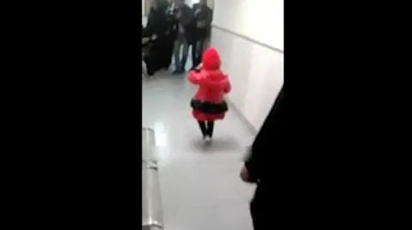 لحظه ملاقات دختر دزدیده شده با مادرش در کرمان+فیلم