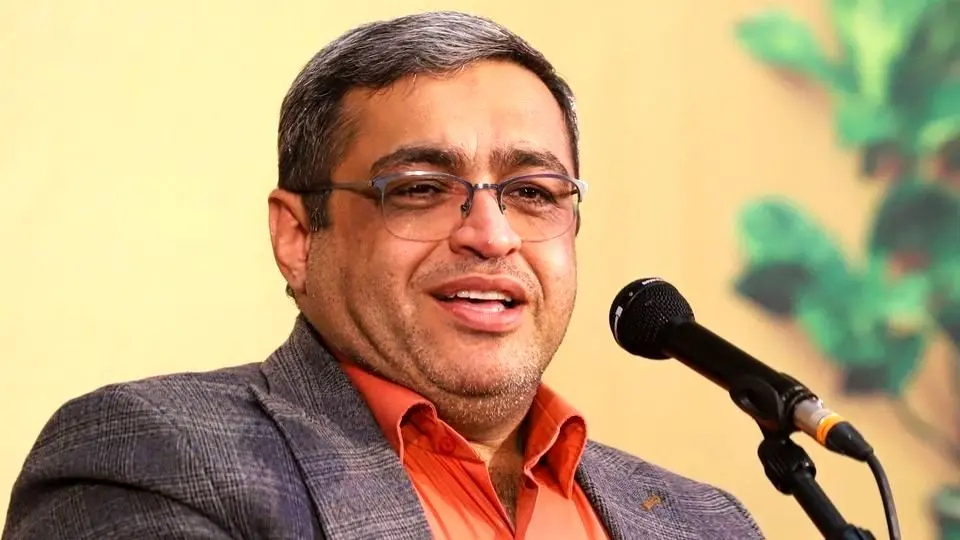 دکتر سعید عزیزی روانشناس محبوب ایران: روبوسی زن و شوهر جلوی جمع... خانمه میگه بابات بیخود کرده...!