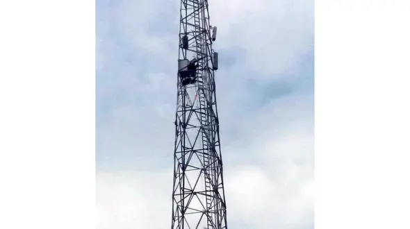 خودکشی مرد ساوه ای از دکل مخابرات 