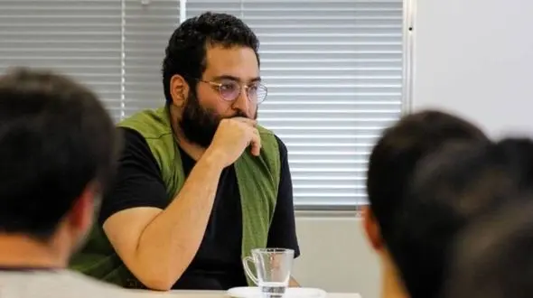 محاکمه نویسنده شبکه من و تو و رادیو فردا در دادگاه انقلاب تهران 