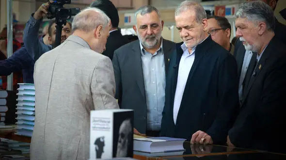 بازدید رئیس‌جمهور پزشکیان از سی و ششمین نمایشگاه بین‌المللی کتاب تهران