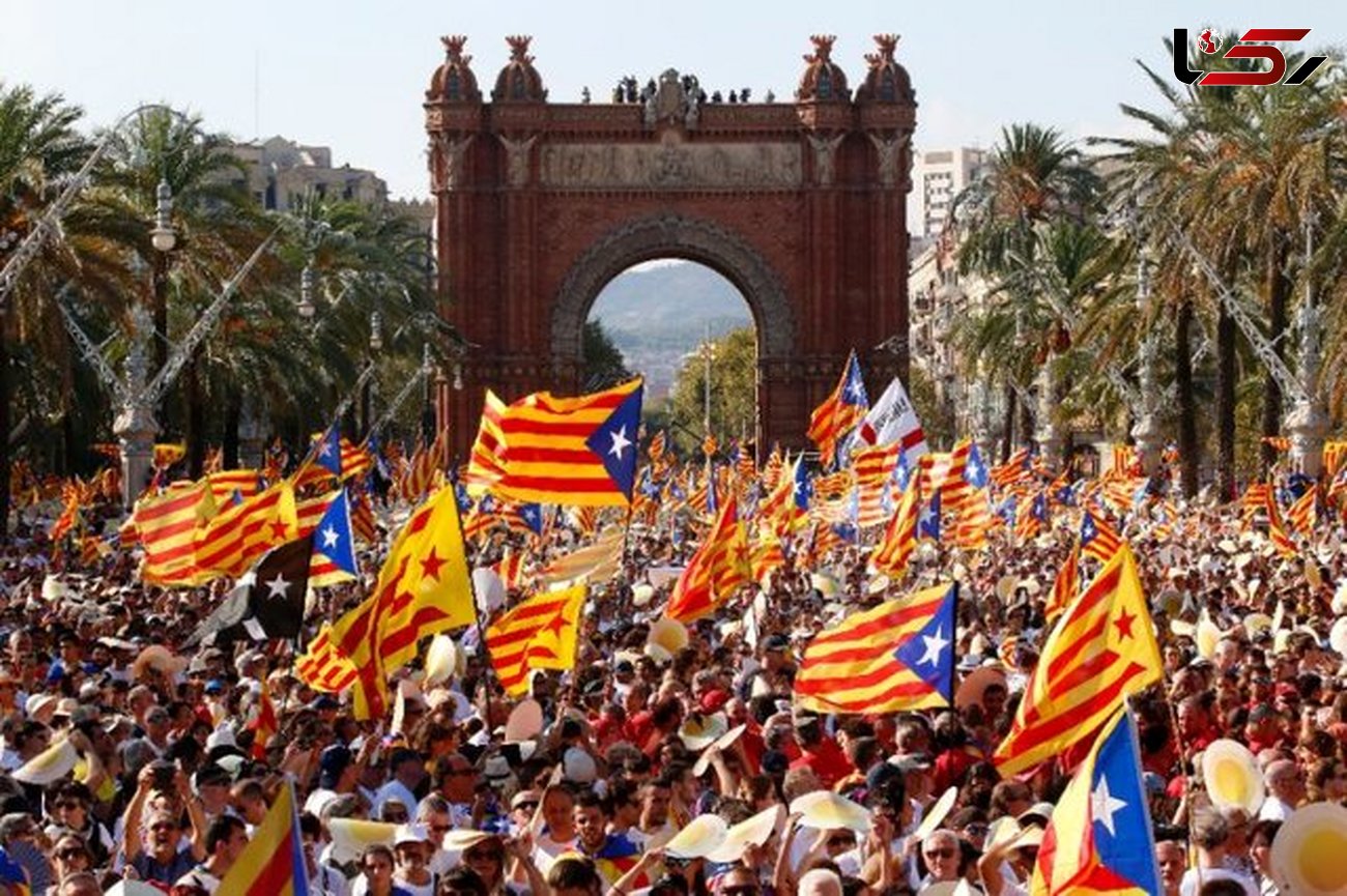 راهپیمایی هزاران نفری در کاتالونیا در حمایت از رفراندوم استقلال