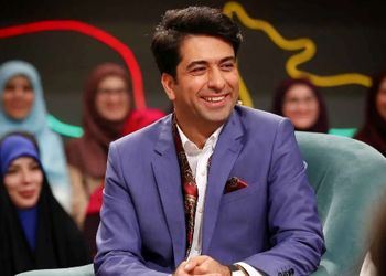 فیلم آوازخوانی باشکوه و بی نظیر محمد معتمدی در بین تماشا گران / همه به وجد اومدند!