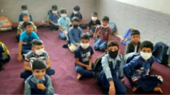 وضعیت کلاس های یک مدرسه در اهواز / محرومیت موج می زند + عکس