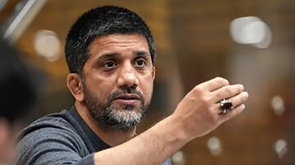 فیلم / علیرضا دبیر: فیلم نماز خوندن من که منتشر شد ... کلی فحش خوردم ... هرجا میرفتم حتی بقالی بهم میگفتن ریاکار ...دنبال پست بالاتری اما...