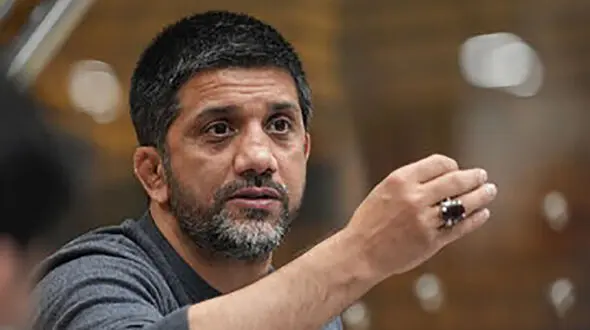 فیلم / علیرضا دبیر: فیلم نماز خوندن من که منتشر شد ... کلی فحش خوردم ... هرجا میرفتم حتی بقالی بهم میگفتن ریاکار ...دنبال پست بالاتری اما...