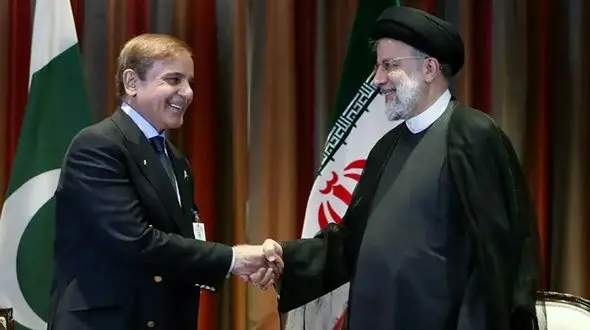 رئیس جمهور در کاخ نخست وزیری پاکستان نهال دوستی کاشت