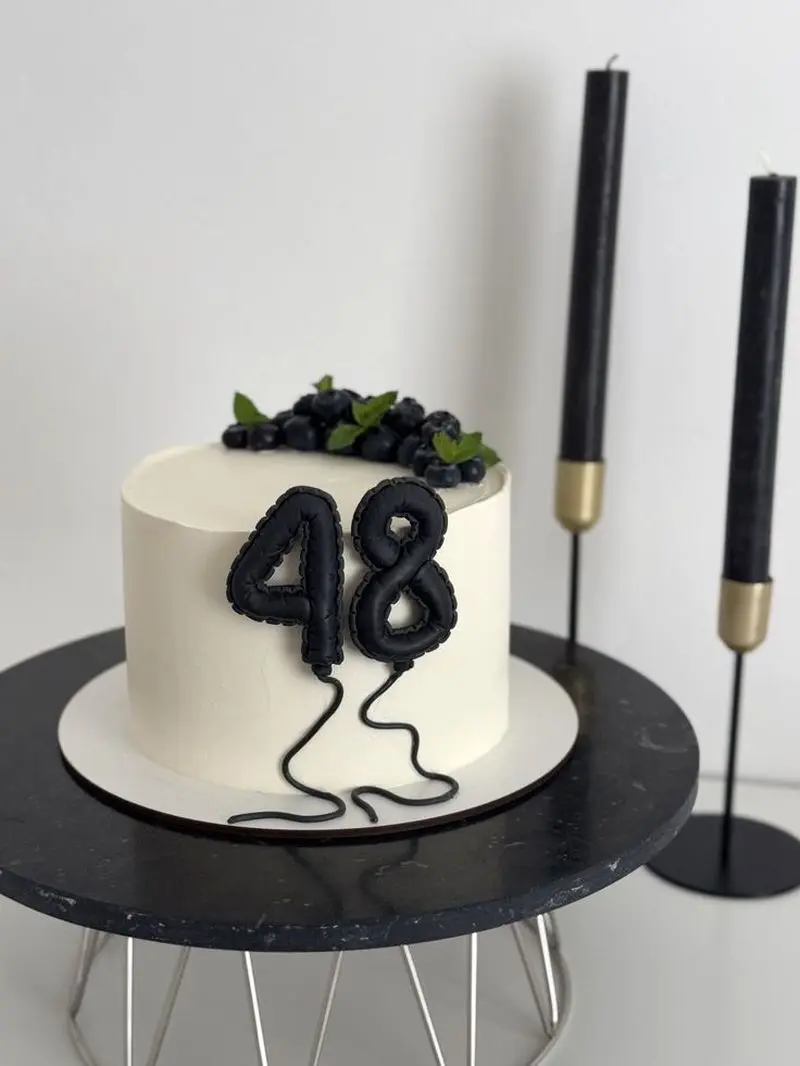کیک تولد سیاه و سفید