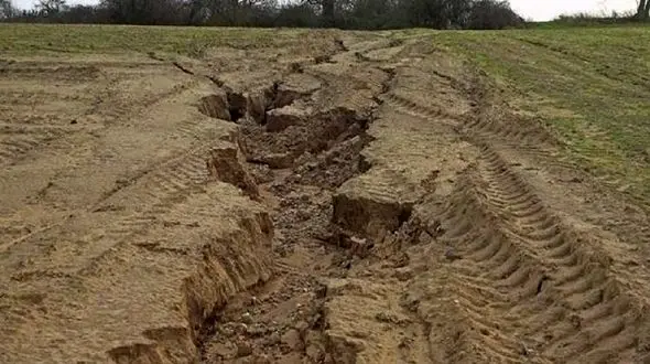 تهدید امنیت غذایی ایران بر اثر نابودی خاک کشور / قانون حفاظت از خاک اجرایی نمی شود