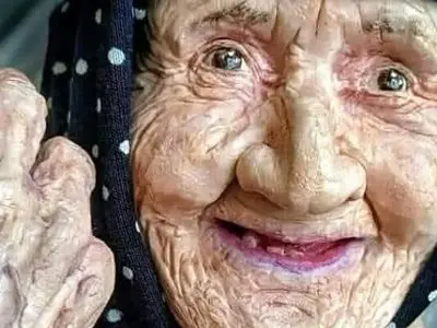 عجیب اما واقعی / فیلم حیرت آور  از پیرزن ایرانی که دختری 15 ساله شد ! /  باورتان نمی شود از دیوار راست بالا رفت !