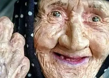 عجیب اما واقعی / فیلم حیرت آور  از پیرزن ایرانی که دختری 15 ساله شد ! /  باورتان نمی شود از دیوار راست بالا رفت !