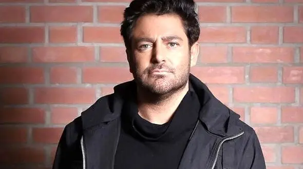 عکس عجیب از “محمدرضا گلزار”  / بدون لباس با گربه سفیدش خوابید!