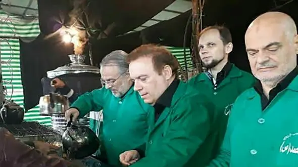 
پذیرایی ۴ دانشمند خارجی شیعه شده از عزاداران حسینی + عکس
