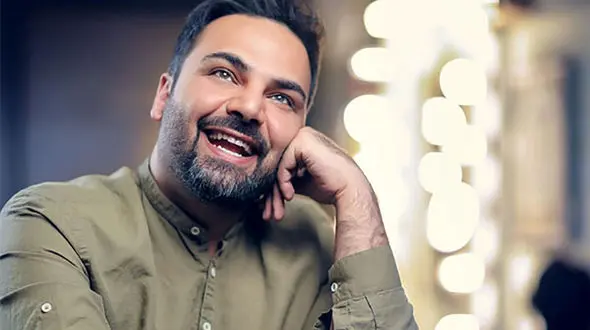 فیلم / احسان علیخانی با سر و صورت پف کرده این چنین ترس خودش از بازسازی مادر با هوش مصنوعی رو بیان کرد!