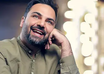 فیلم / احسان علیخانی با سر و صورت پف کرده این چنین ترس خودش از بازسازی مادر با هوش مصنوعی رو بیان کرد!