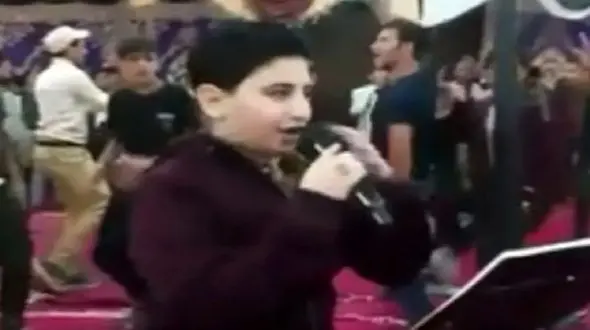 فیلم آواز شاد / پسر صداش هدیه خدا هستش  به دنیای هنر ! /  مجلس عروسی رو انگشتش میچرخه ملت میرقصنا !