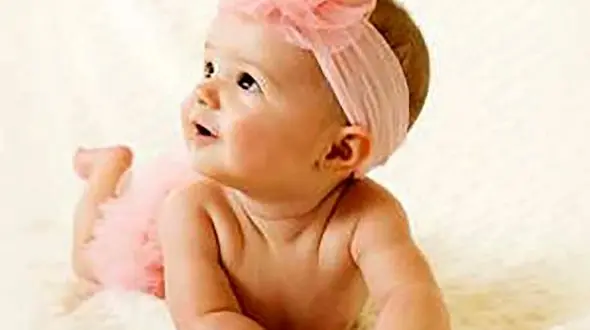 کودک 5 ماهه چه کارهایی انجام می دهد؟