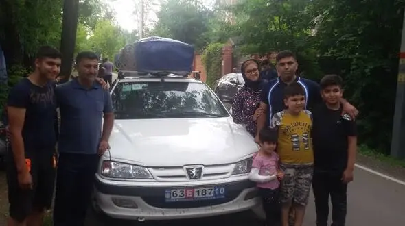 خانواده 7 نفره اندیمشکی با پرشیا به تماشای جام جهانی روسیه رفتند + عکس
