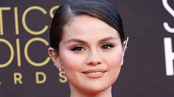 عاشقانه سلنا گومز و نامزدش همچنان با قدرت پیش می رود