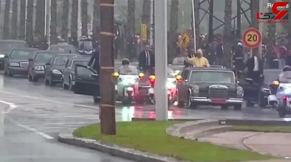 لحظه حمله مرد خشمگین به پاپ فرانسیس بین بادیگاردها + فیلم