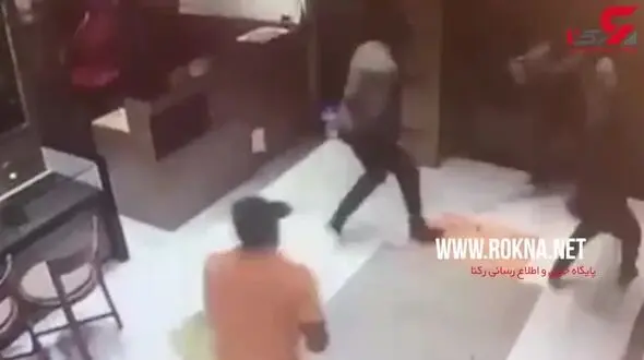 لحظه دستگیری سارق مسلح در داخل  طلافروشی +فیلم 