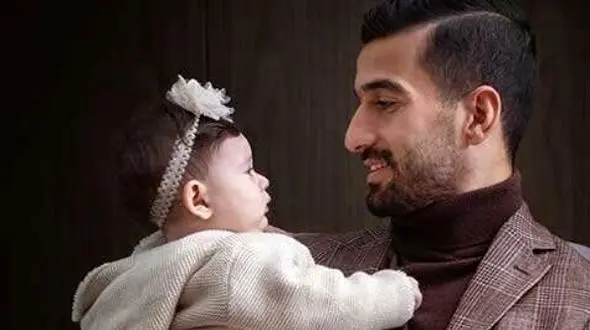 نگاهی به کیک تولد رنگین کمانی دختر احسان حاج صفی روی شِن های کنار دریا +عکس/ مبارکا باشه