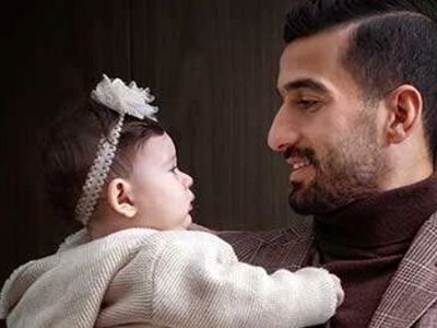 نگاهی به کیک تولد رنگین کمانی دختر احسان حاج صفی روی شِن های کنار دریا +عکس/ مبارکا باشه
