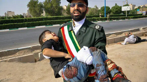 تلخ ترین تصویر  از کودک خونین در حادثه اهواز+ فیلم ها