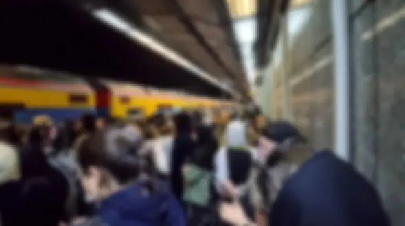 مترو تهران دچار نقص فنی شد / ده ها مسافر زیر زمین آواره ماندند+ فیلم و توضیح مترو