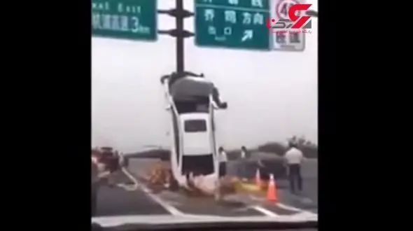 تصادف عجیب راننده زن چینی همه را شوکه کرد + فیلم 