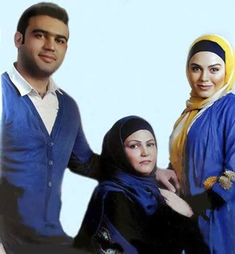 تصاویر خانوادگی بازیگر آوای باران به همراه پدر , مادر و برادرش