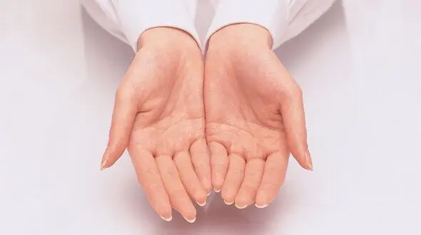 چرا کف دست و پا عرق می کنند؟