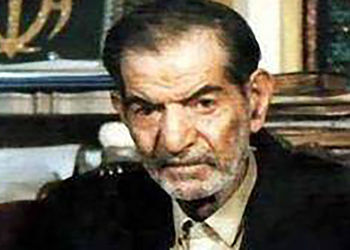 عکس ها / نگاهی به چیدمان فوق العاده خانه نوستالژیک استاد شهریار در تبریز /  از چراغ نفتی ها و گردسوز تا تلویزیون چوبی / از فرش اصیل تبریزی تا  مجسمه اش نشسته روی مبل با عصا !