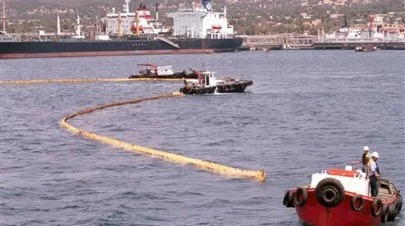  نفتکش یونانی در شرق شهر آتن غرق شد