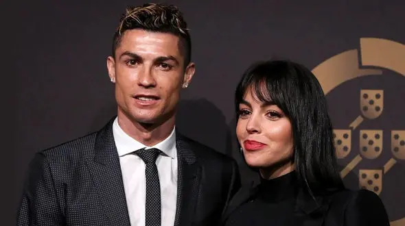 عکس قهقهه های بلند همسر رونالدو ! / این زن عربستان را به هم می ریزید