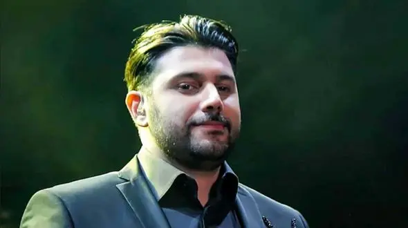 آوازخواندن احسان خواجه‌امیری در ختم استاد گلپا 