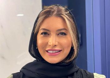 شبکاری فریبا نادری در کافه!!! خانوم نادری بازیگری رو کنار گذاشتن؟؟