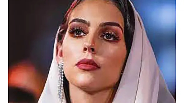 جنجال تازه حجاب همسر رونالدو در عربستان ! / این زن جذاب چه گفت که غوغا کرد !