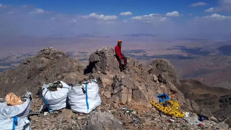 تصاویری از انتقال قطعات بقایاى پرواز تهران یاسوج هواپیمایی آسمان 