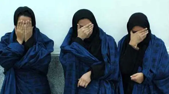 جیب‌بری‌های سریالی در قم / سه خواهر سارق دستگیر شدند + فیلم لحظه دستگیری