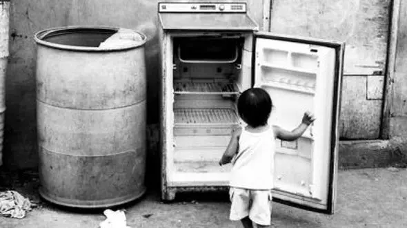 سال آینده جامعه دچار گره های کور اقتصادی و دور شدن از آگاهی/ ایست توسعه در شکاف نخبگان با دیگر طبقات اجتماعی