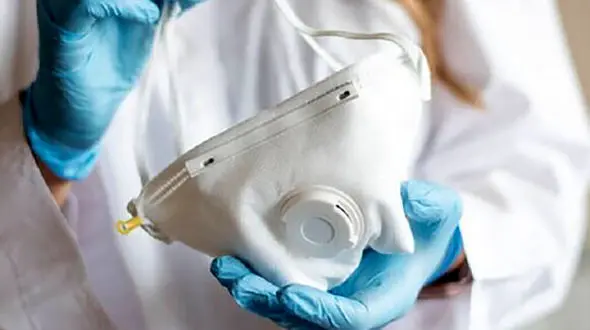 ماسک نزدن یک زن جنجال به پا کرد / او کافه را بهم ریخت + عکس