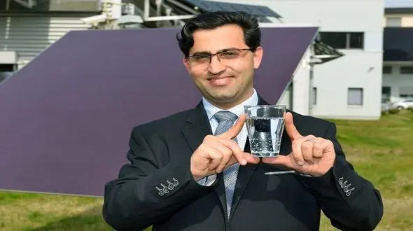 جوان ایرانی کنیای خشک را سیراب کرد / چرا با وجود بحران آب در ایران سازنده آب شیرین کن خورشیدی را به کشور نمی آورید؟ + فیلم