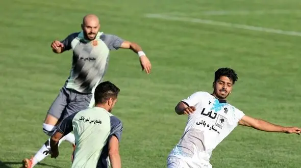 دعوا بالا گرفت / اقدام قانونی پیکان علیه یک داور !