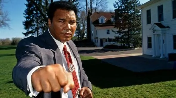 فروش خانه بوکسور معروف دنیا به رقم تعداد ناک اوت هایش! +عکس ها