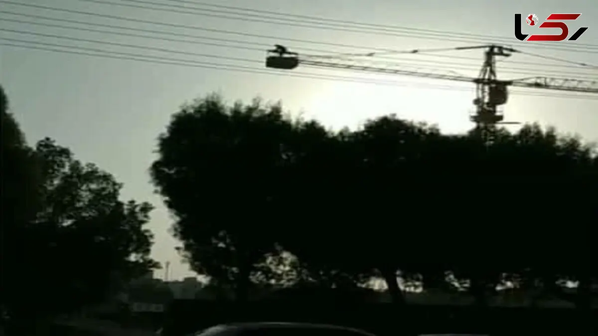 صحنه خودکشی جوان بوشهری از بالای جرثقیل + عکس